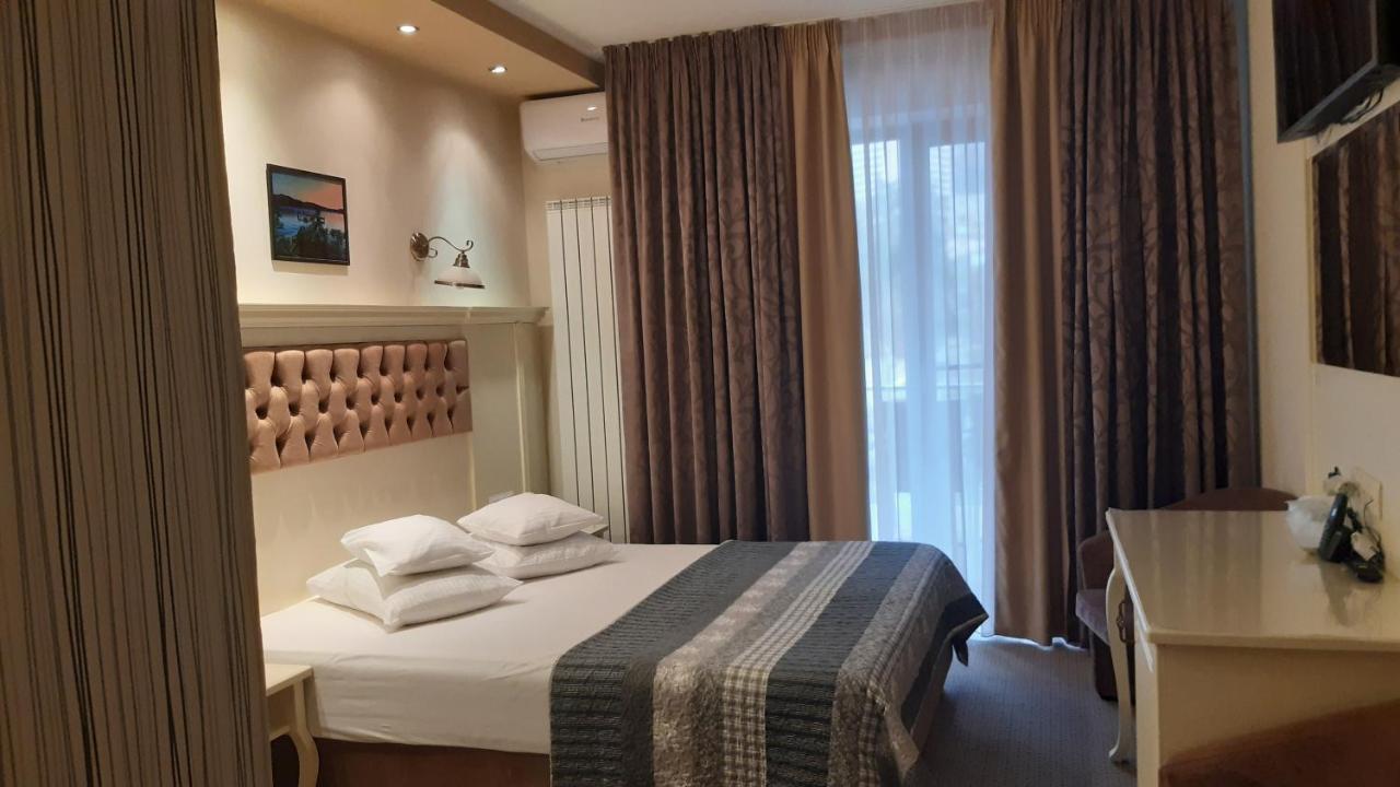 Hotel Holiday Maria Бэиле-Еркулане Экстерьер фото