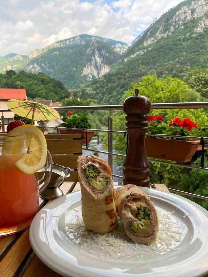 Hotel Holiday Maria Бэиле-Еркулане Экстерьер фото