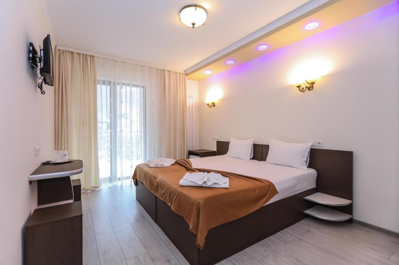 Hotel Holiday Maria Бэиле-Еркулане Экстерьер фото