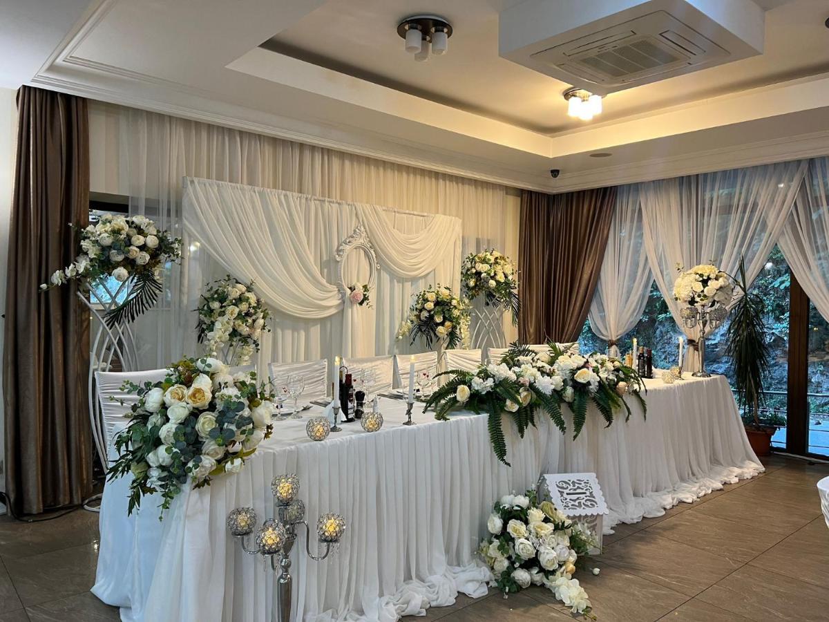 Hotel Holiday Maria Бэиле-Еркулане Экстерьер фото