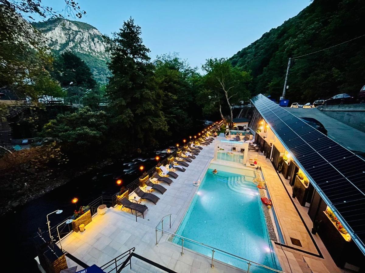 Hotel Holiday Maria Бэиле-Еркулане Экстерьер фото