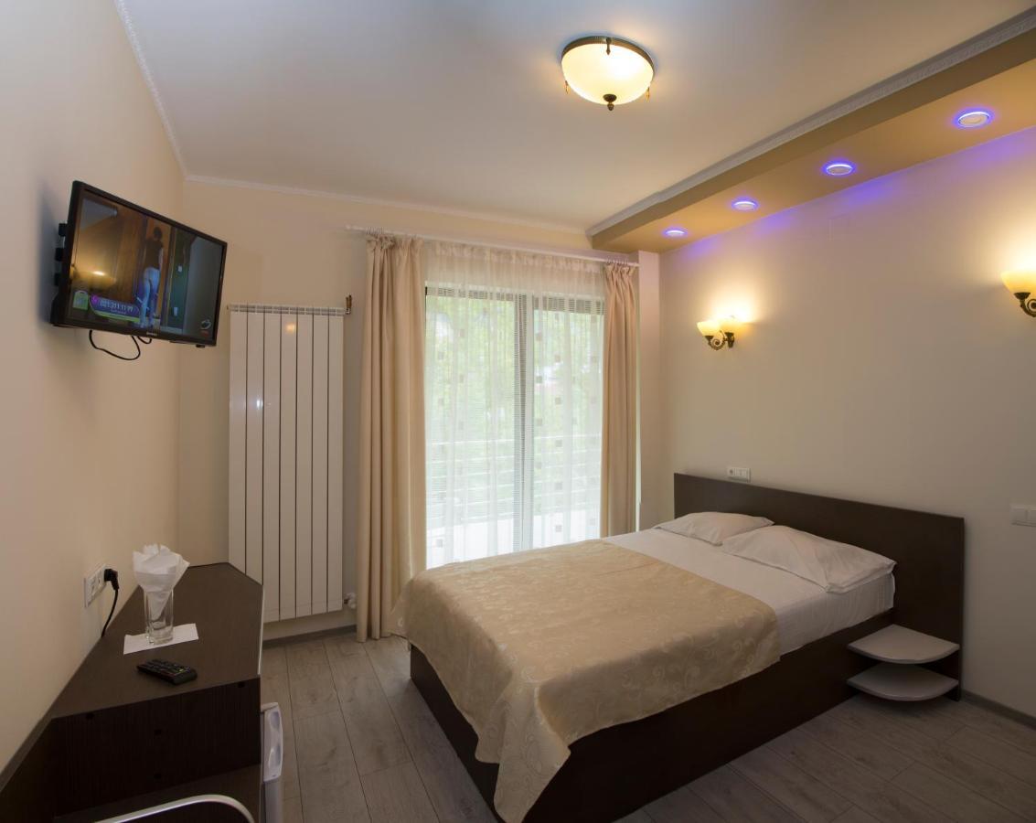 Hotel Holiday Maria Бэиле-Еркулане Экстерьер фото