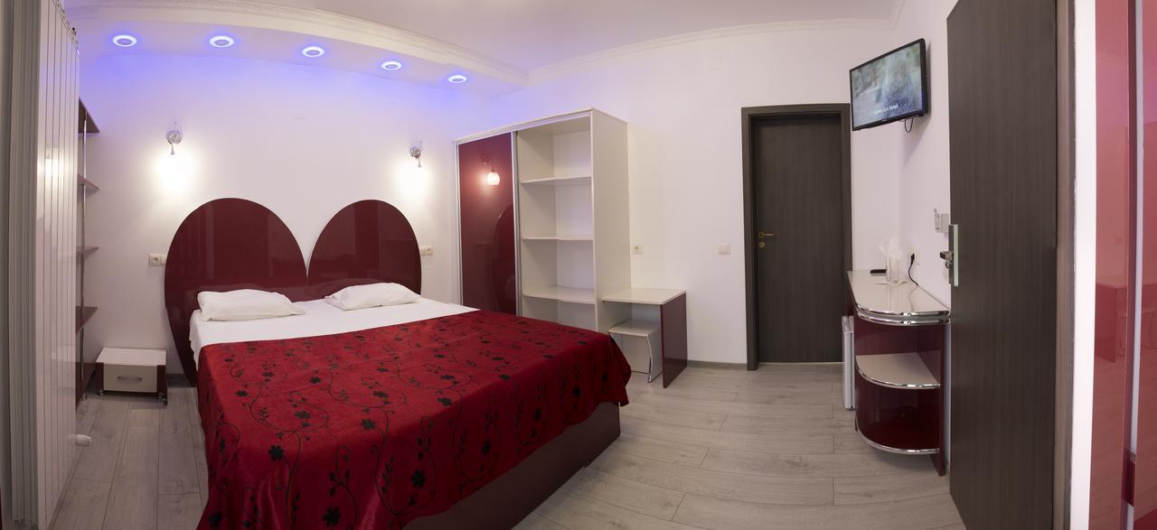 Hotel Holiday Maria Бэиле-Еркулане Экстерьер фото