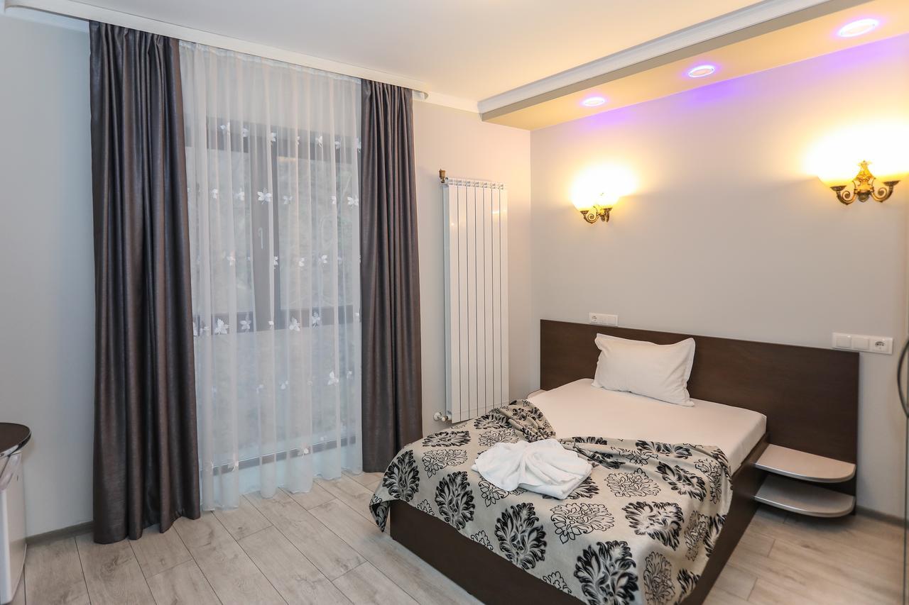 Hotel Holiday Maria Бэиле-Еркулане Экстерьер фото