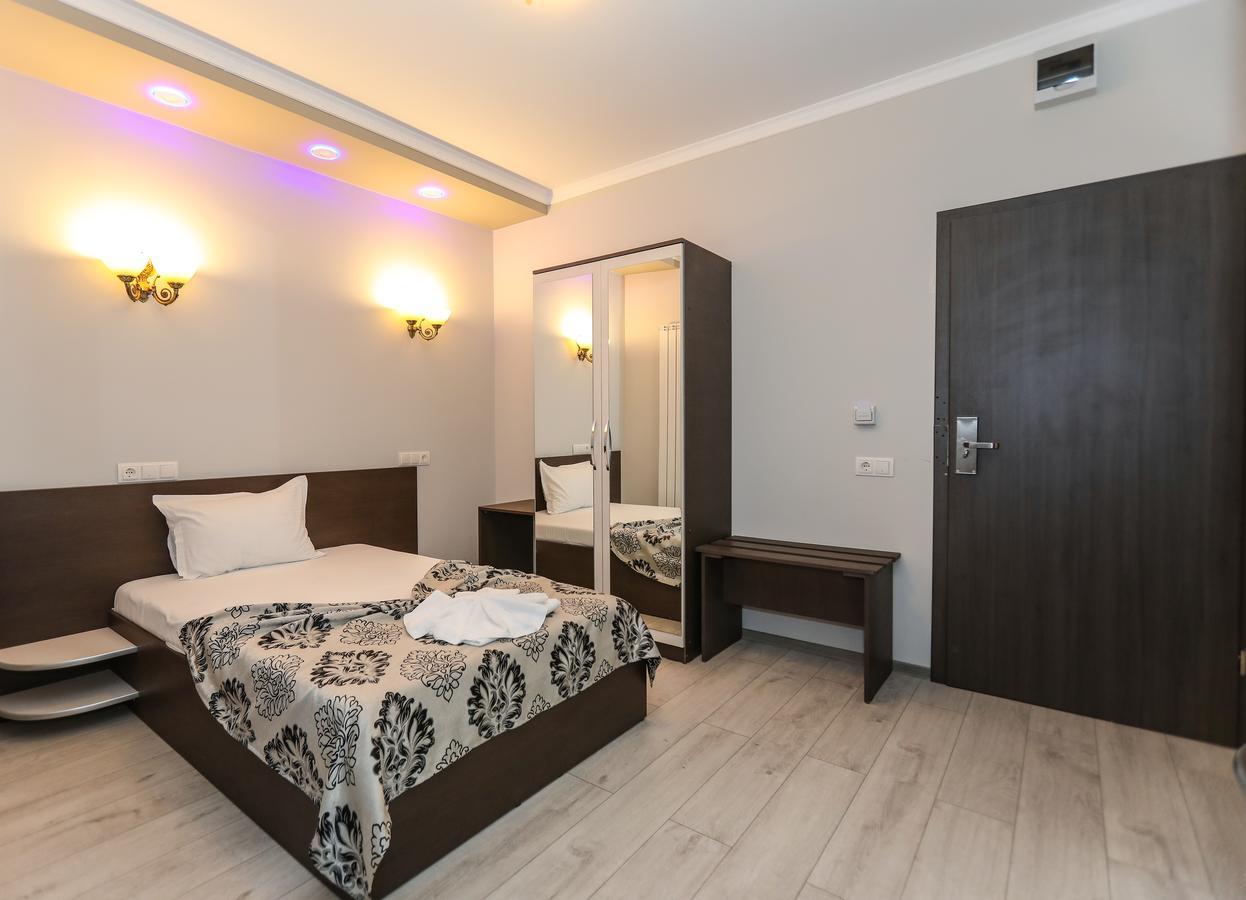 Hotel Holiday Maria Бэиле-Еркулане Экстерьер фото