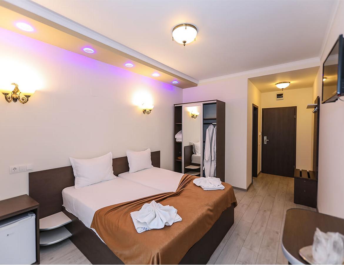 Hotel Holiday Maria Бэиле-Еркулане Экстерьер фото