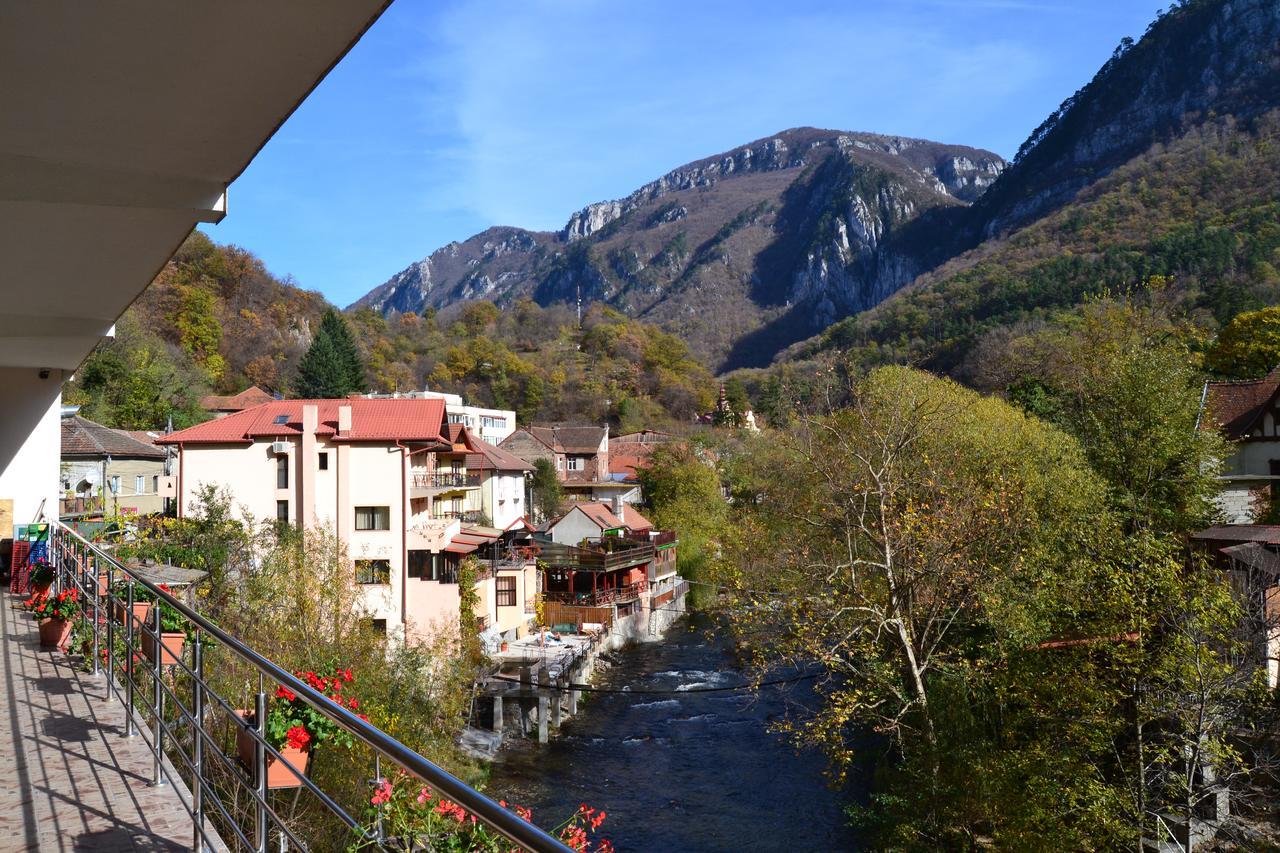 Hotel Holiday Maria Бэиле-Еркулане Экстерьер фото
