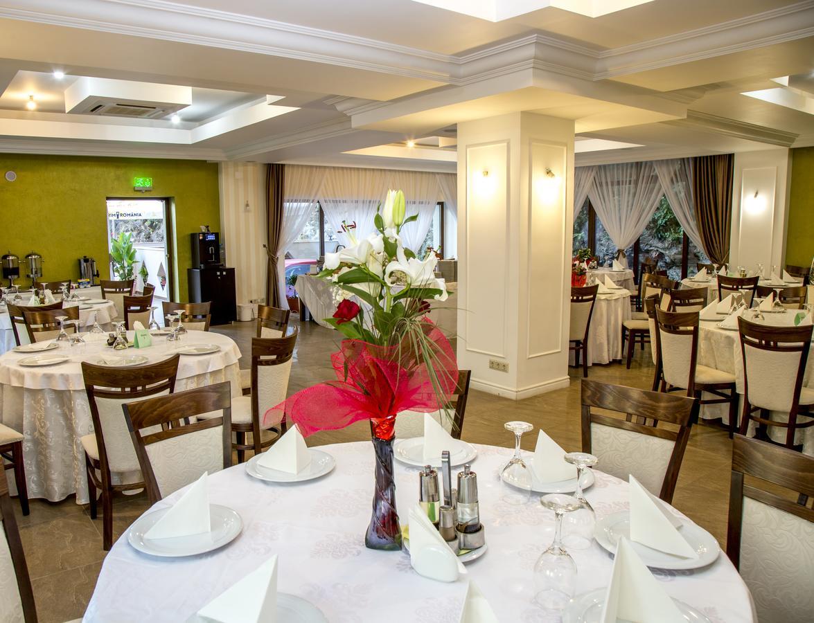 Hotel Holiday Maria Бэиле-Еркулане Экстерьер фото