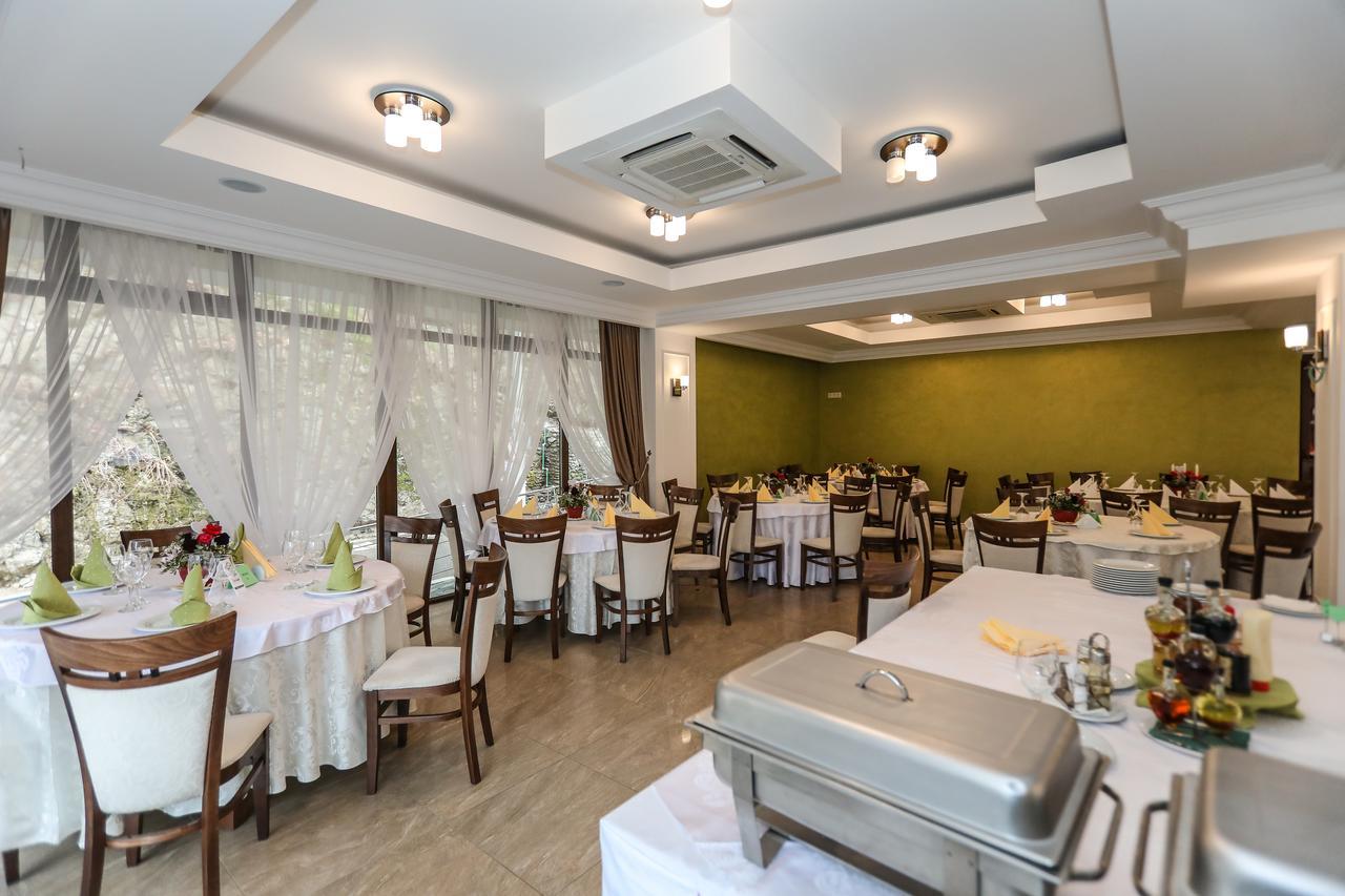 Hotel Holiday Maria Бэиле-Еркулане Экстерьер фото