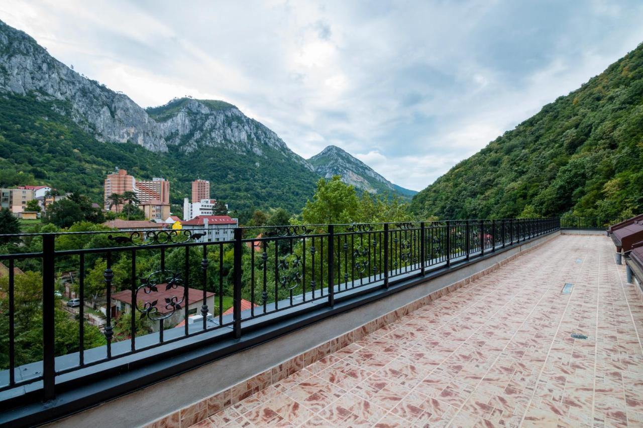 Hotel Holiday Maria Бэиле-Еркулане Экстерьер фото