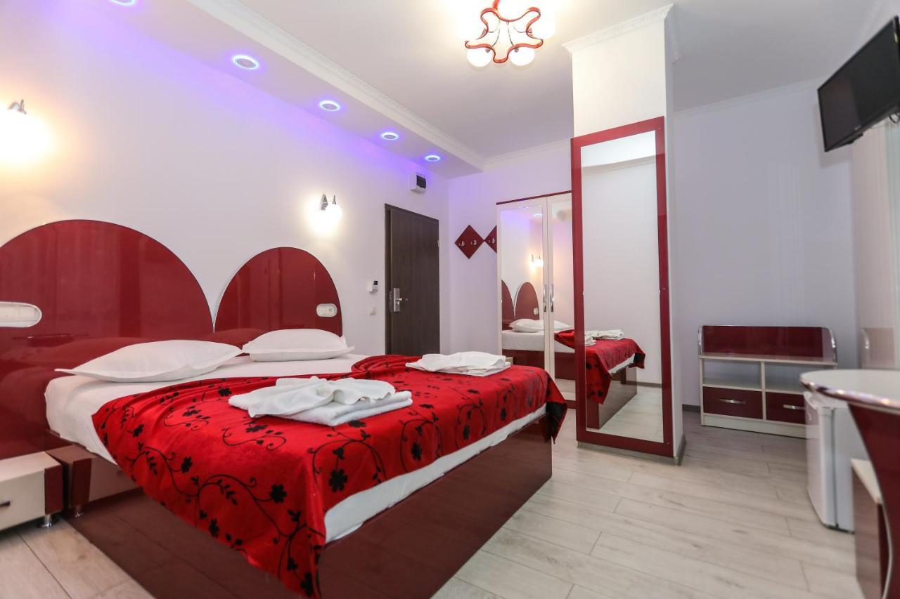 Hotel Holiday Maria Бэиле-Еркулане Экстерьер фото